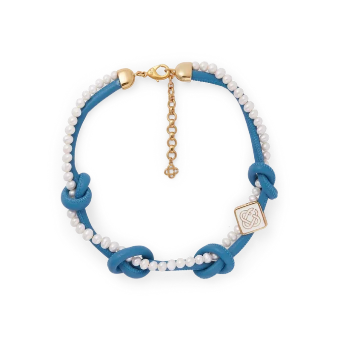 Blått knutet halskjede