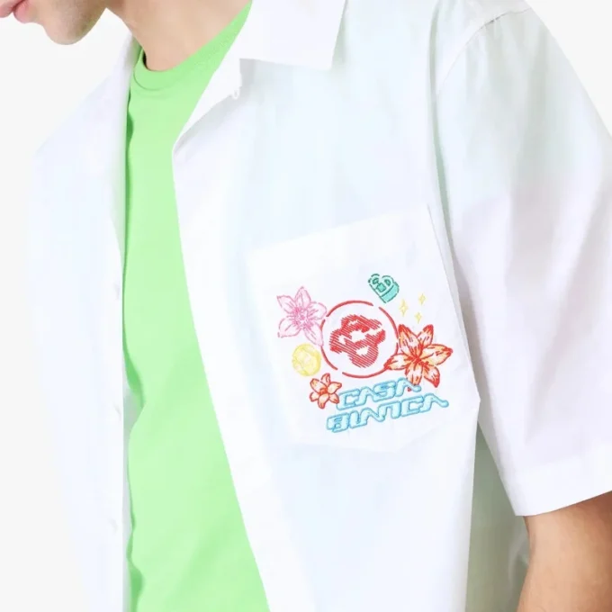 Collage D’icones Graphiques brodert kortærmet skjorte