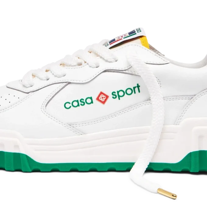 Court hvit og grønn sneaker for kvinner