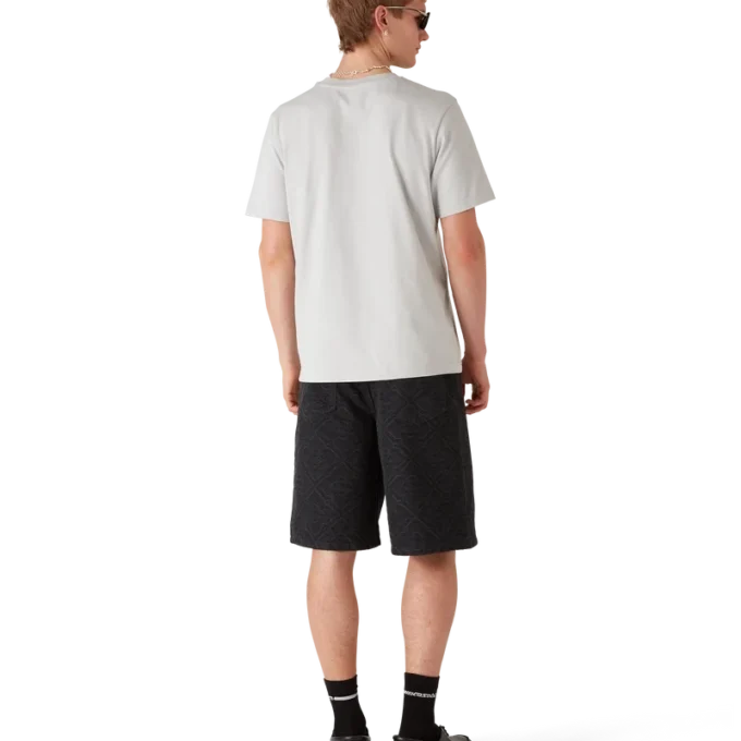 Grå T-skjorte med diamantlogo og korte shorts