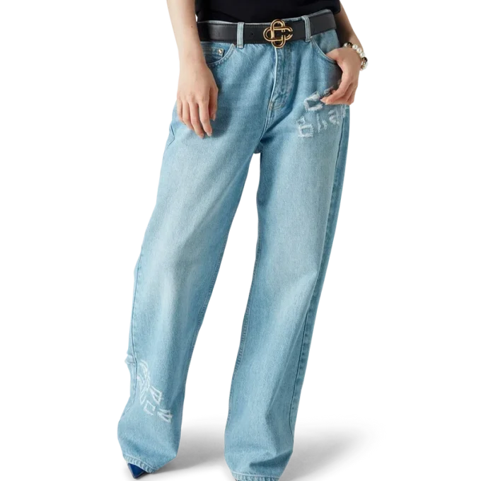 Graffiti-distressed denimjeans