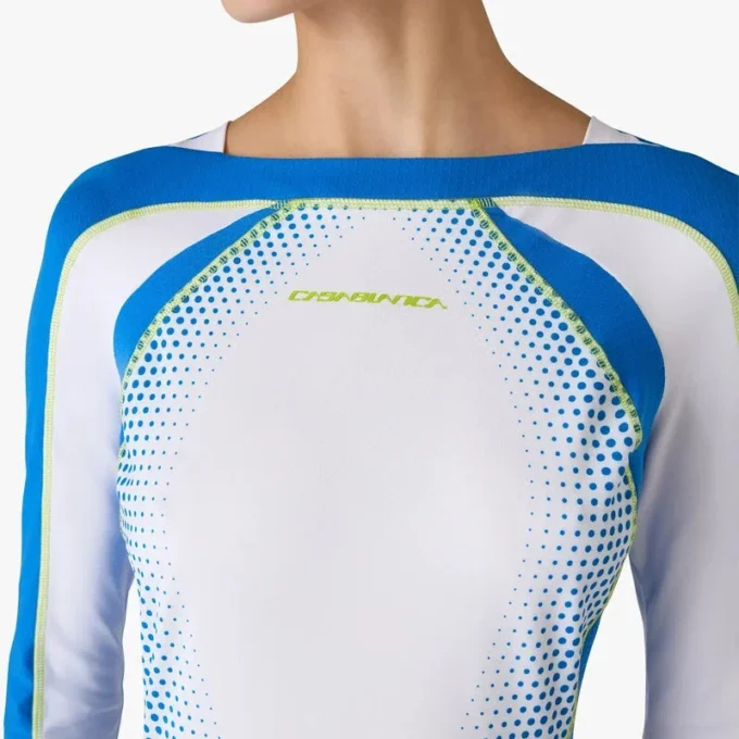 Hvit halvtonet stretch-tennis-maxi-kjole