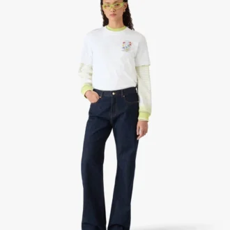 Hvit kortærmet T-skjorte med graffititrykk