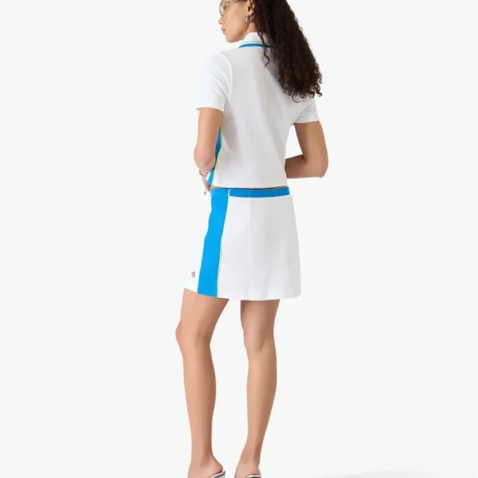 Hvit og blå piké-miniskjørt