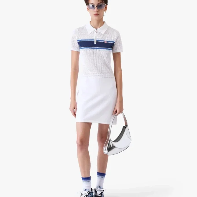 Hvit og blå stripet midi-kjole i mesh