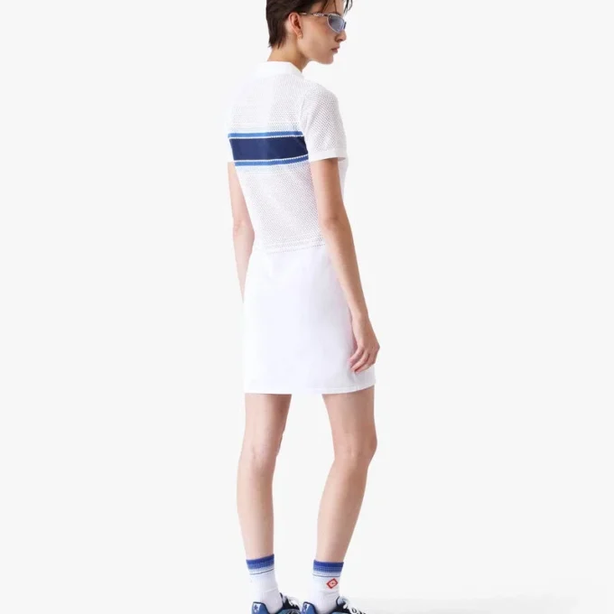 Hvit og blå stripet midi-kjole i mesh