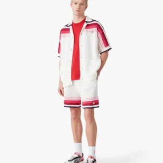 Hvit stripet kortærmet poloskjorte med shorts