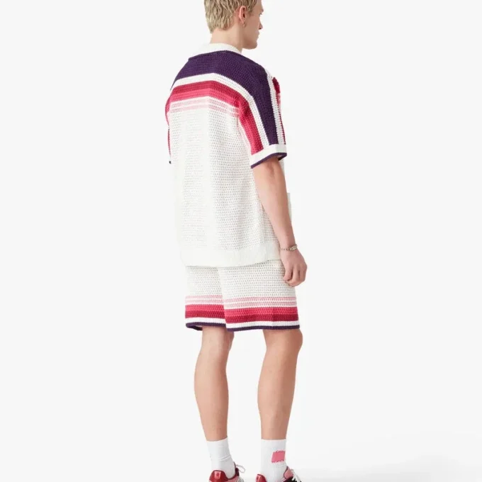 Hvit stripet kortærmet poloskjorte med shorts