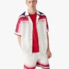 Hvit stripet kortærmet poloskjorte med shorts