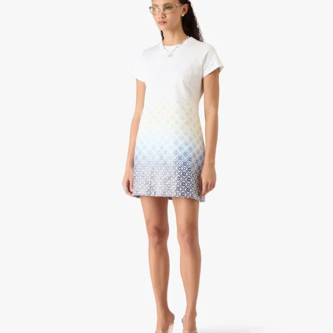 Hvit T-skjortekjole med monogram i fargegradient