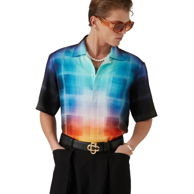 Kortærmet skjorte i viskoseblanding med gradientmønster på shortsen