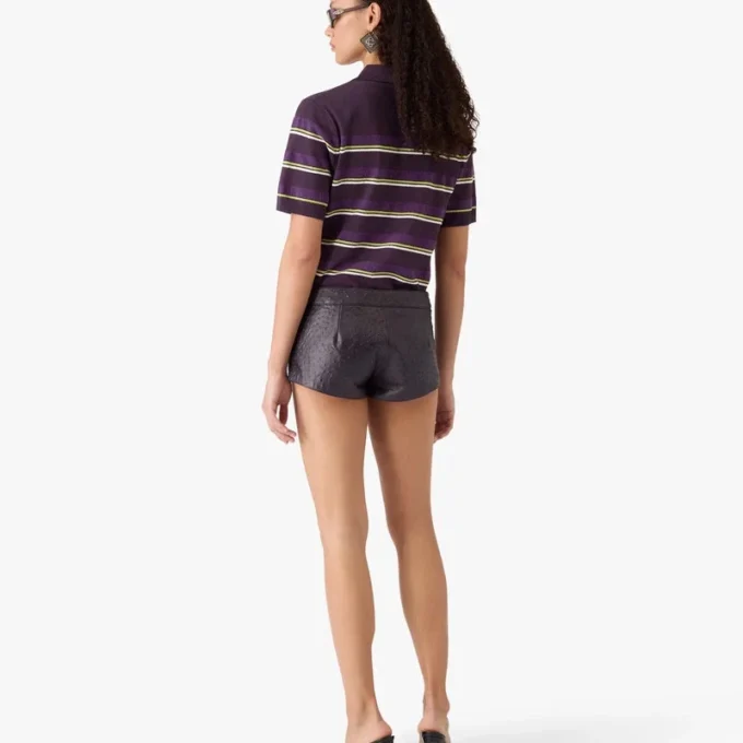 Lilla og grønn stripet, tettsittende pique-skjorte