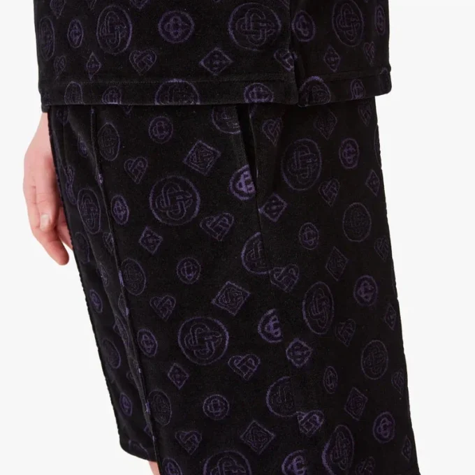 Lilla velourshorts med monogram