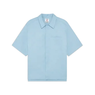 Lyseblå kortærmet skjorte med monogram