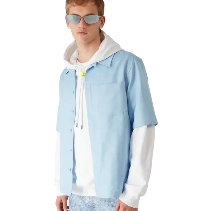 Lyseblå kortærmet skjorte med monogram