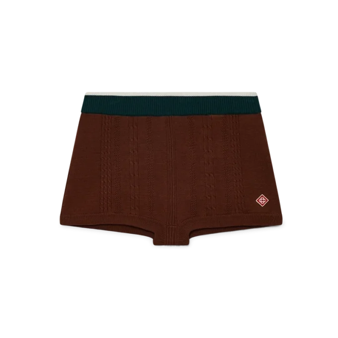 Minishorts i kabelstrikk
