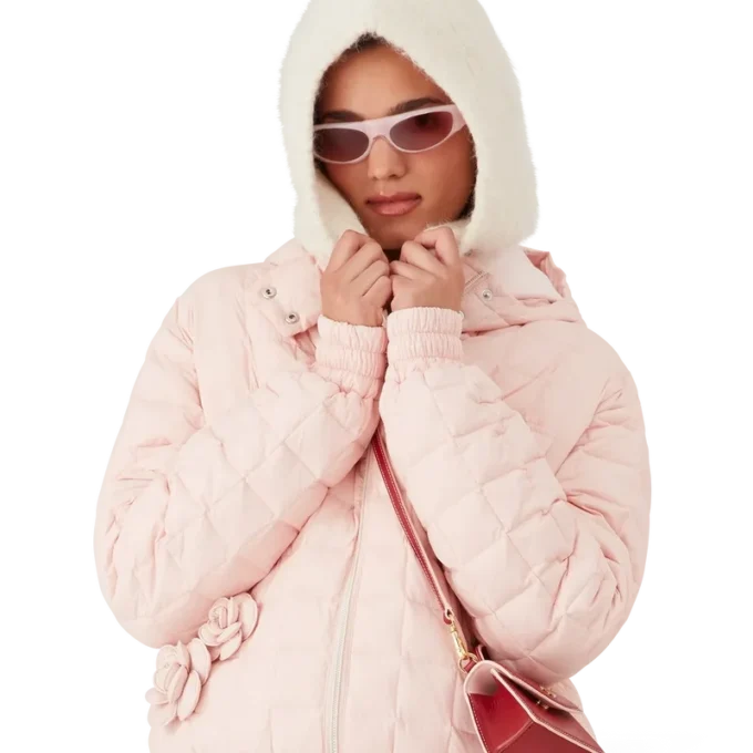 Nylonjakke med hette og vattert mønster