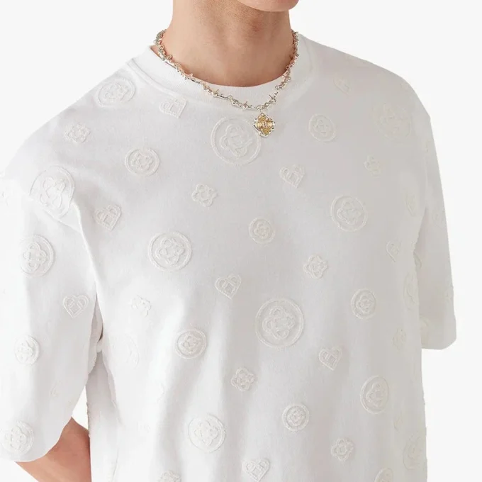 Oversized T-skjorte med korte shorts og applikert monogram