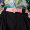 Rosa belte med preget CC-logo