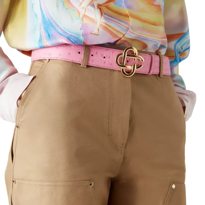 Rosa belte med preget CC-logo