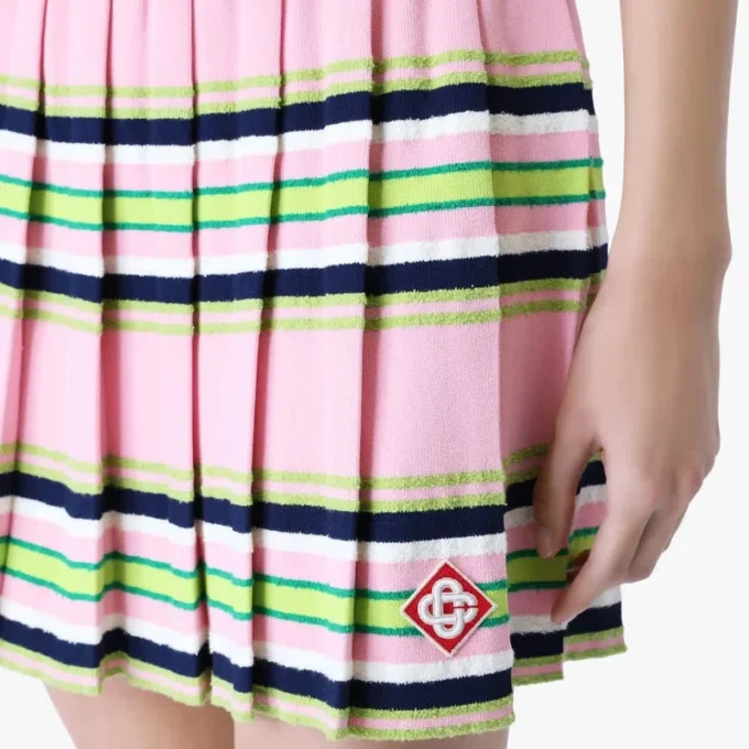 Rosa og grønn stripet plissert miniskjørt