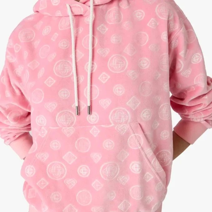 Rosa velour-hettegenser med monogram