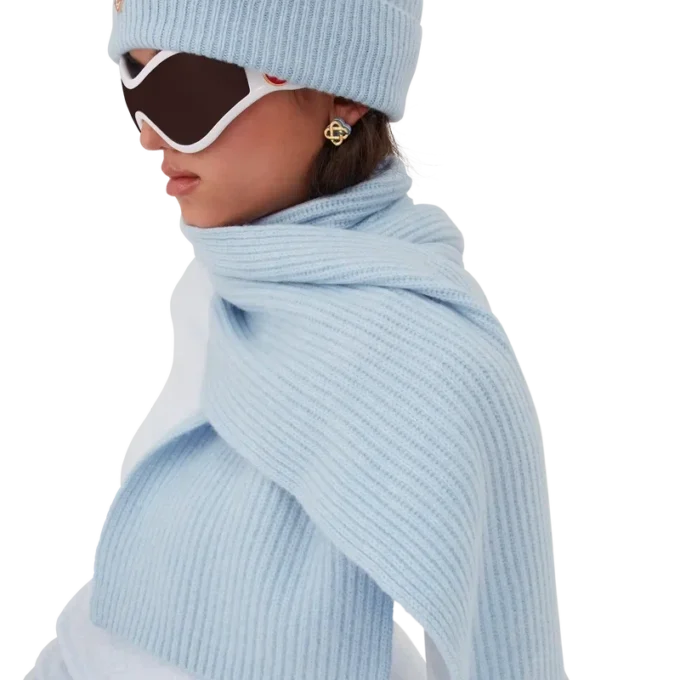 Skiskjerf i ribbestrikket ull