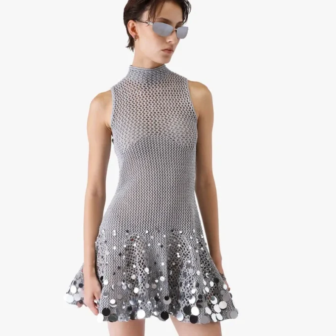 Sølvfarget minikjole med heklet speil