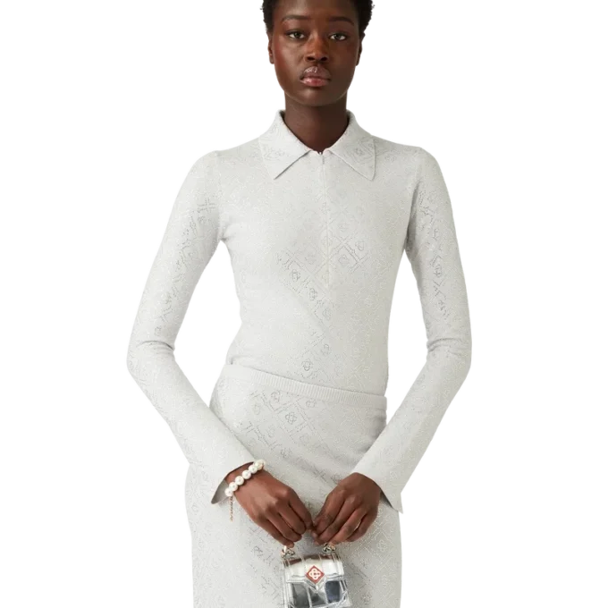 Strikket body med krystallmonogram