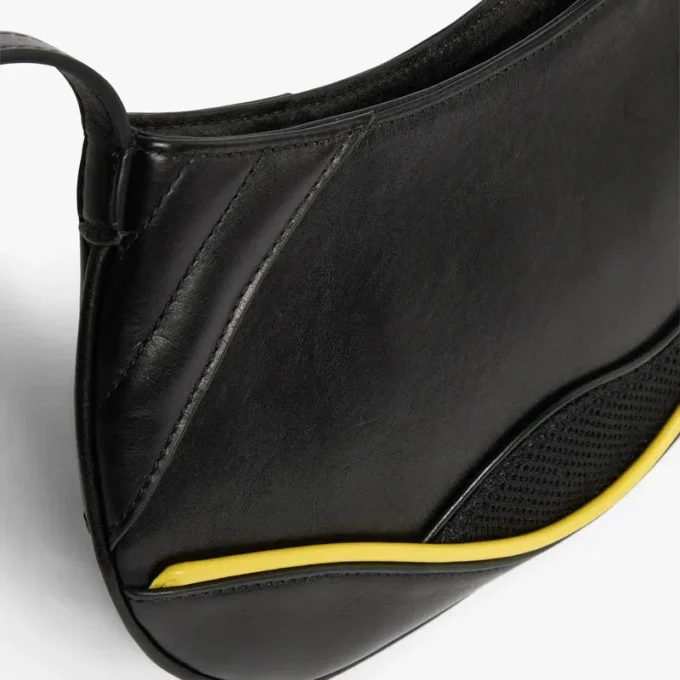 Svart, slank biker-veske