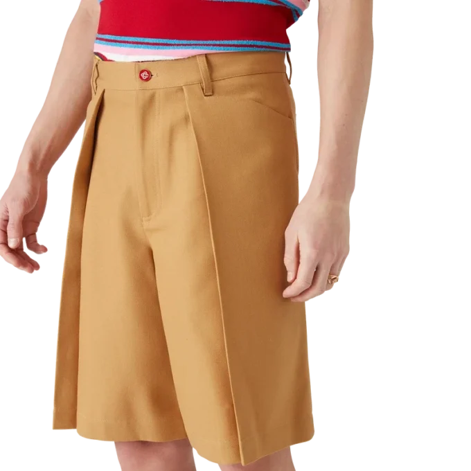 Ullshorts med plissering