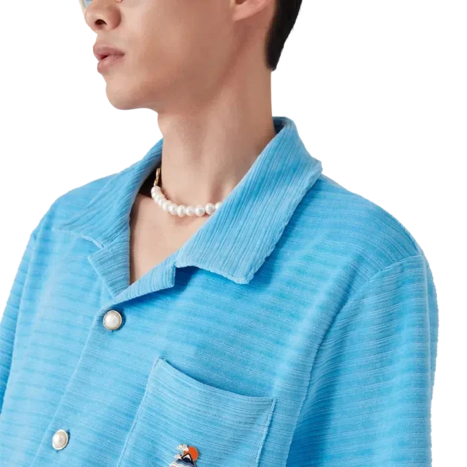 Velour-skjorte med korte shorts og striper