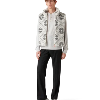 Veste med monogram i imitert pels