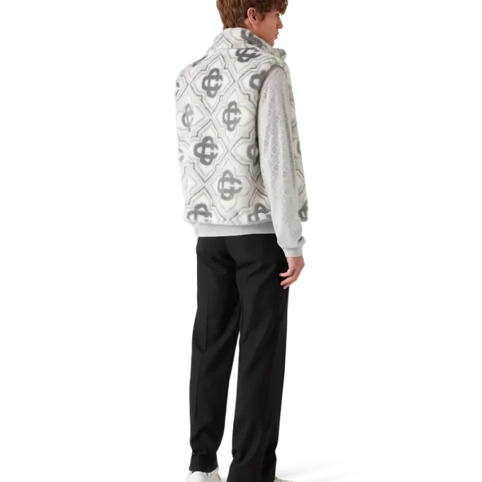 Veste med monogram i imitert pels